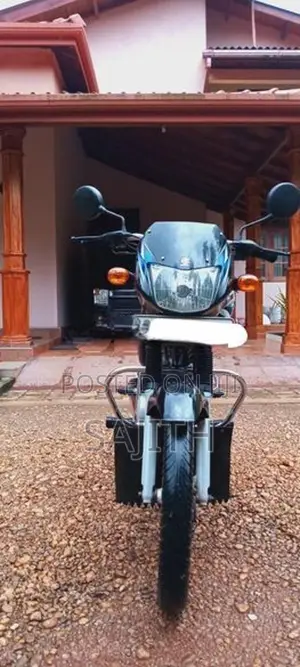 Bajaj CT100 2015