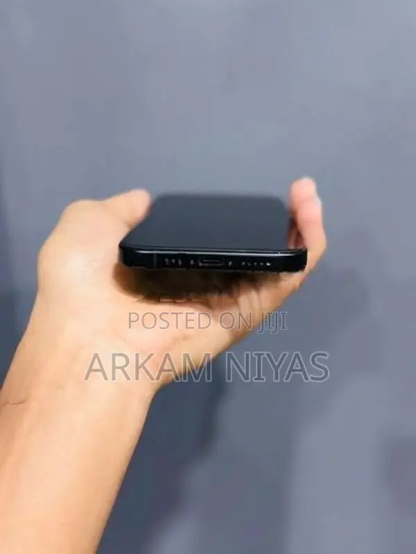 Apple iPhone 16 (Used)