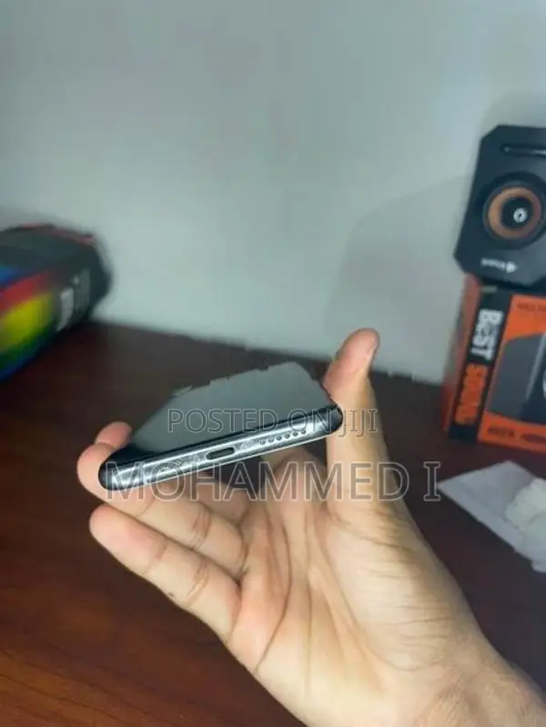 Apple iPhone XS (Used)