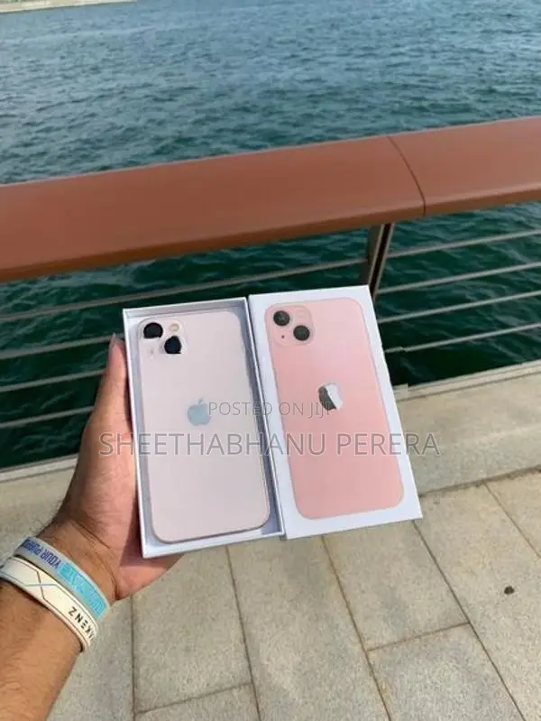 Apple iPhone 13 (Used)