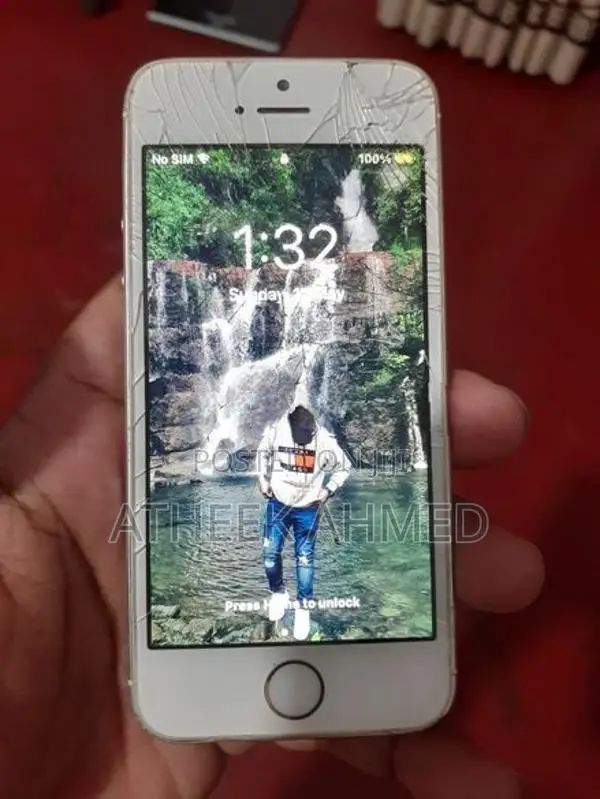 Apple iPhone SE (Used)