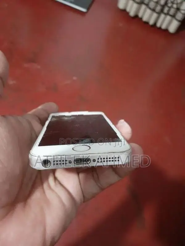 Apple iPhone SE (Used)