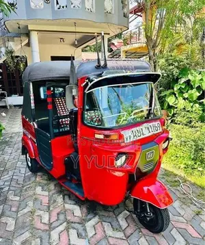 Bajaj RE 2015