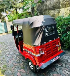 Bajaj RE 2015