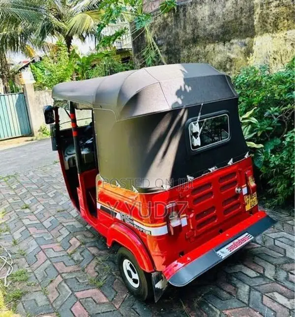 Bajaj RE 2015