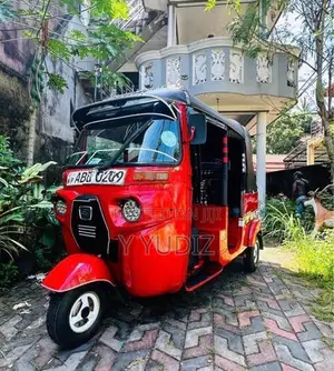 Bajaj RE 2015