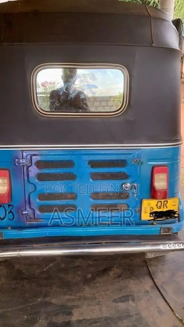 Bajaj RE 2002