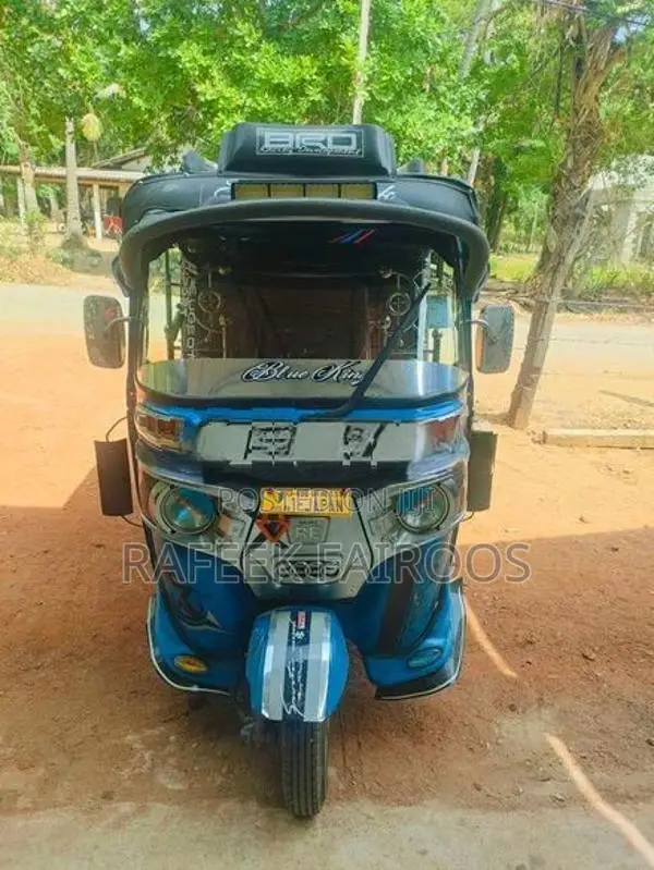 Bajaj RE 2018