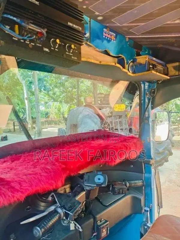 Bajaj RE 2018