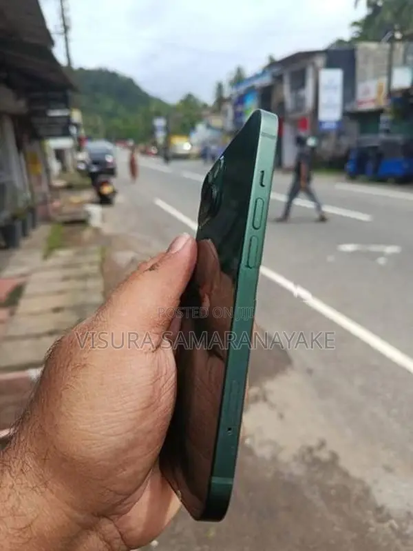 Apple iPhone 13 (Used)