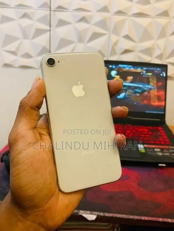 Apple iPhone 8 (Used)