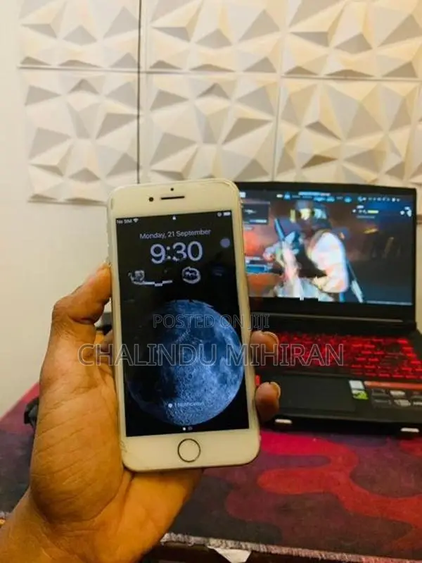 Apple iPhone 8 (Used)