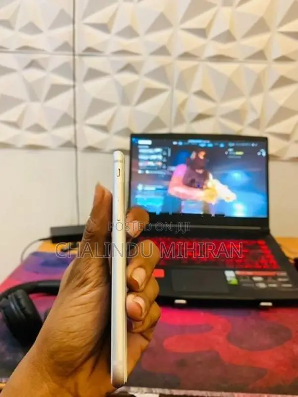 Apple iPhone 8 (Used)