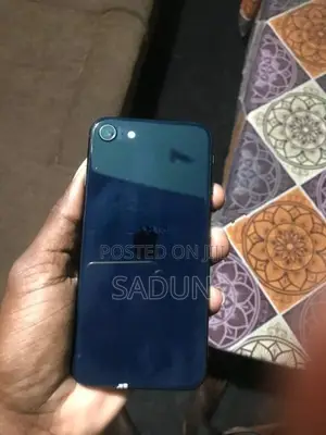 Apple iPhone SE 3 (Used)