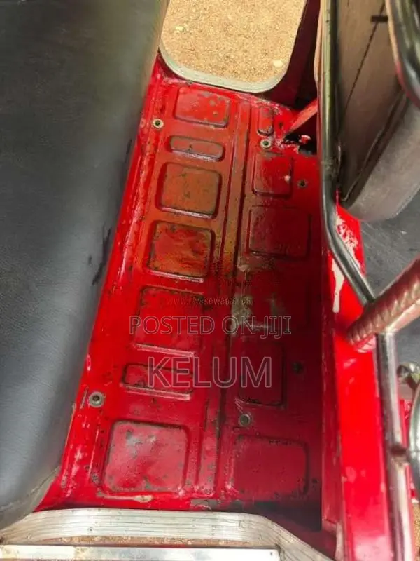 Bajaj RE 2 Stroke 2001 Three Wheel (Used)