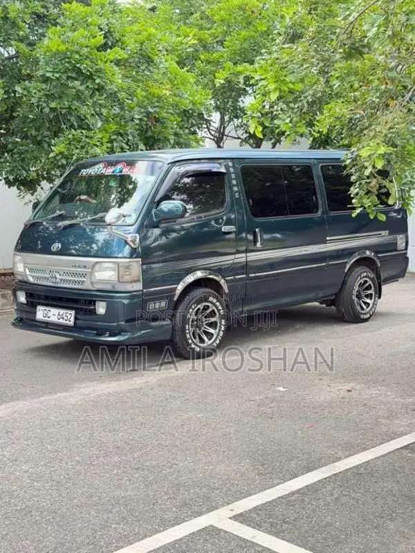 Toyota Dolphin 1995 Van (Used)