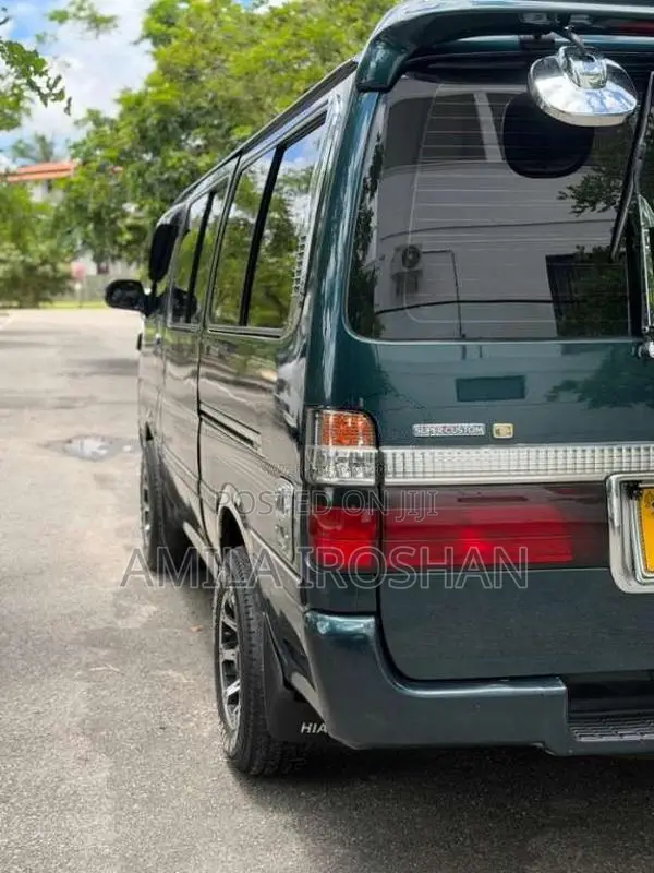 Toyota Dolphin 1995 Van (Used)