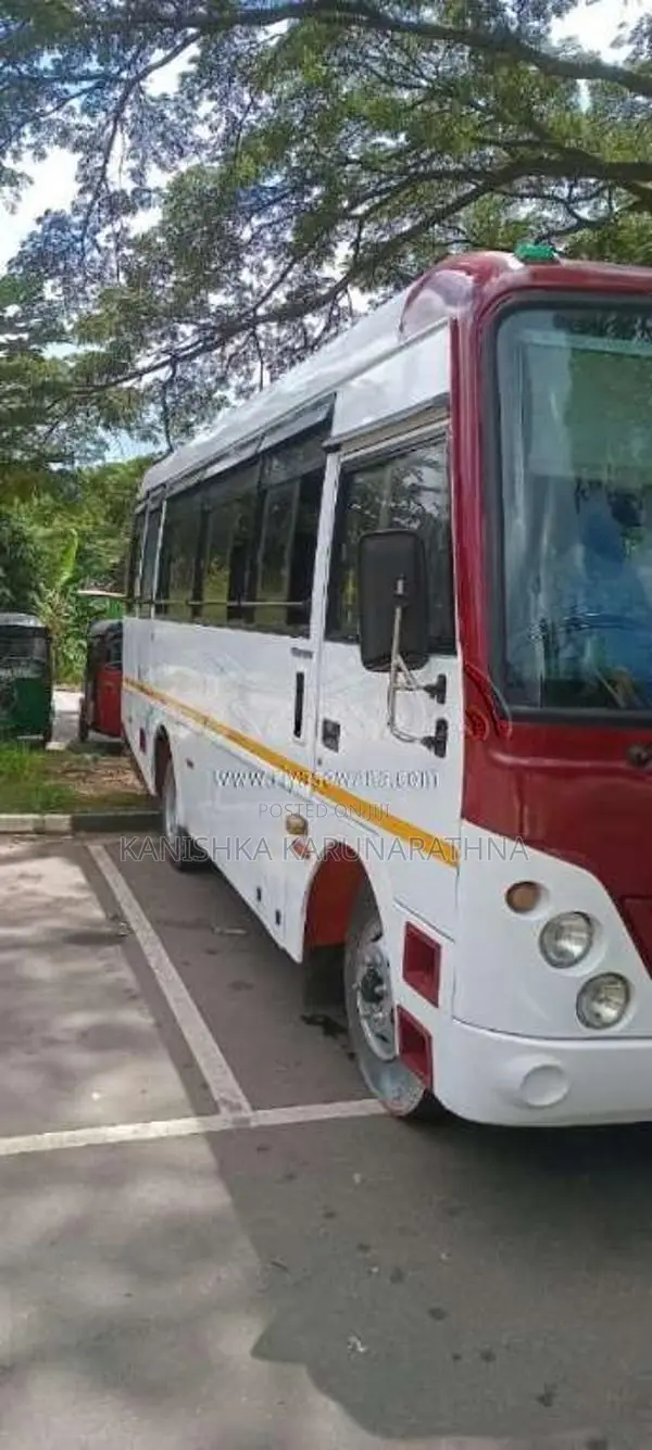 Eicher Starline 2017 Bus (Used)