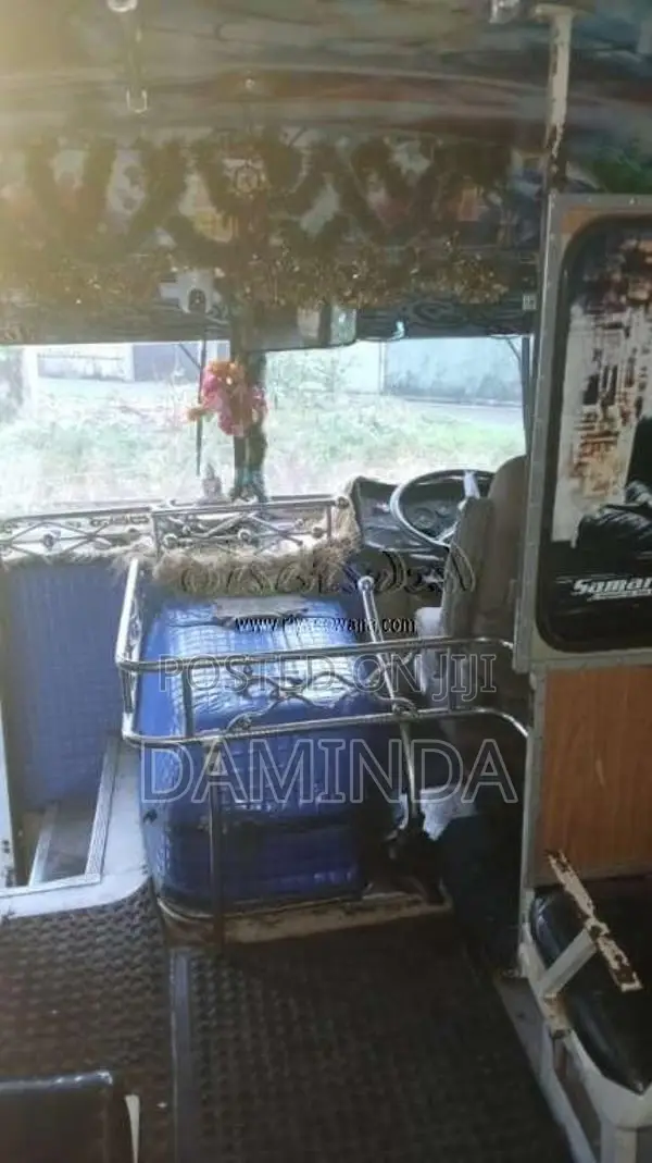 Ashok-Leyland Viking 2004 Bus (Used)