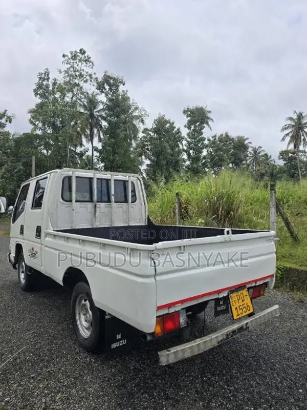 JMC CrewCab 2011 Crew Cab (Used)