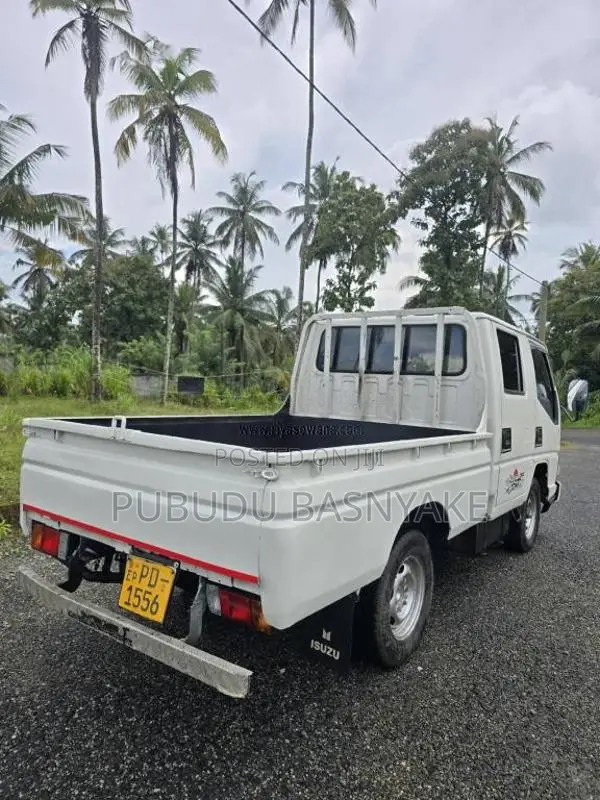 JMC CrewCab 2011 Crew Cab (Used)