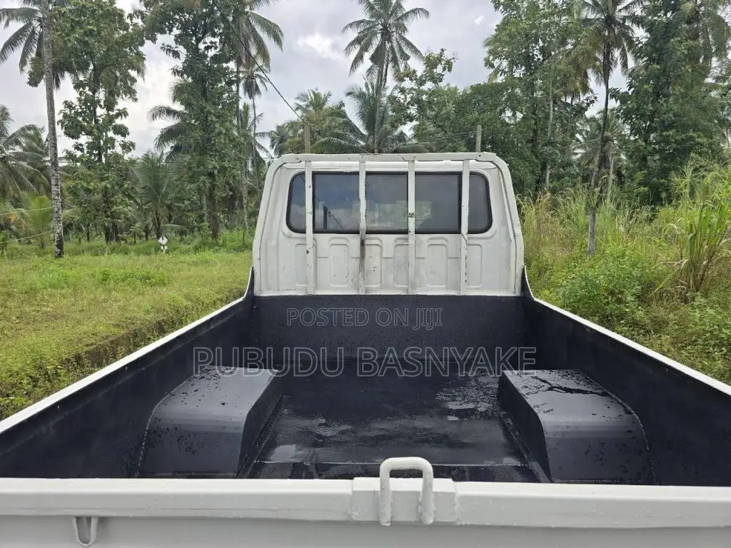 JMC CrewCab 2011 Crew Cab (Used)
