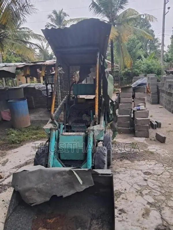 Komatsu Bobcat 2015 Heavy-Duty (Used)