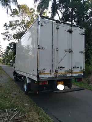 Isuzu NPR 2015 Lorry (Used)