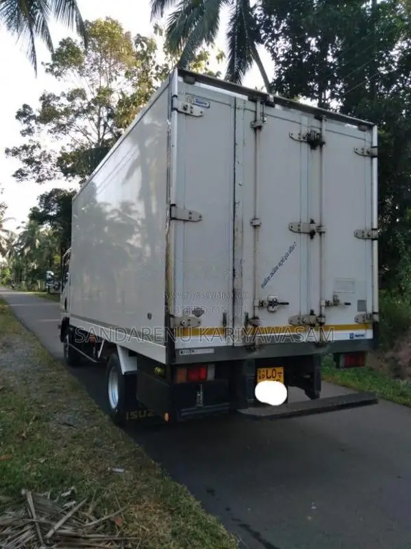 Isuzu NPR 2015 Lorry (Used)