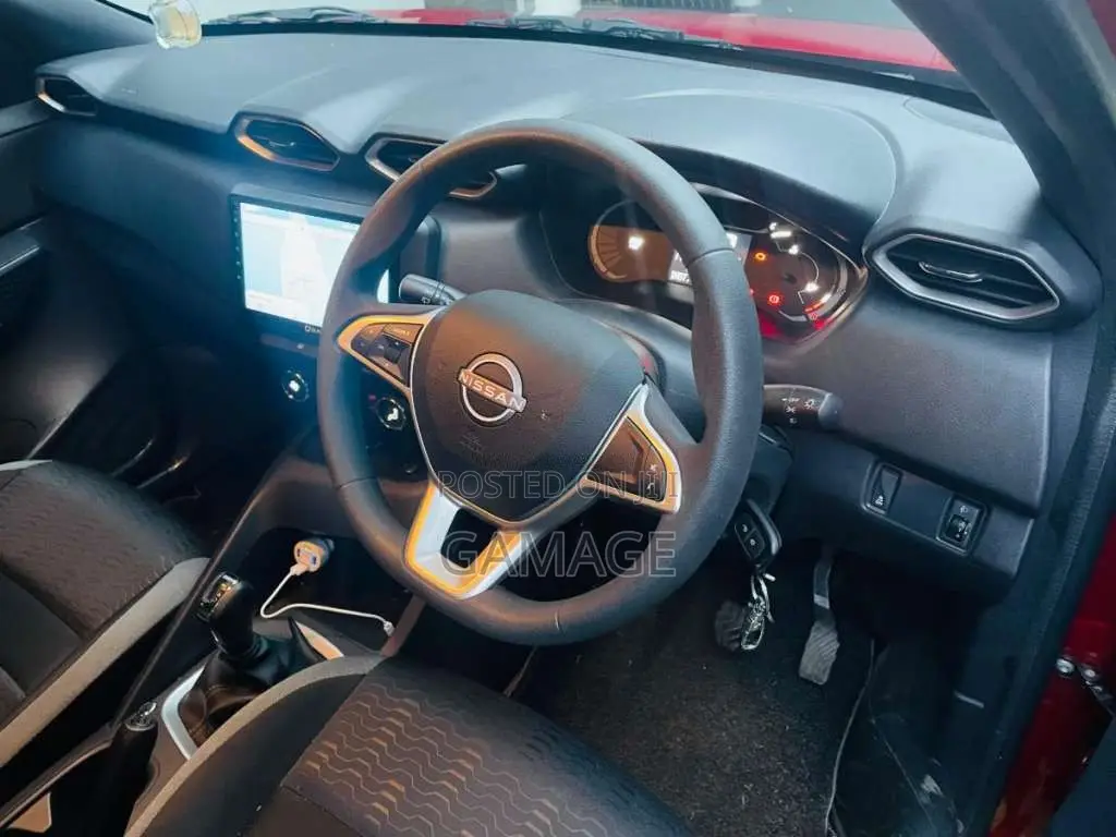 Nissan Magnite Accenta 2025 SUV (Used)