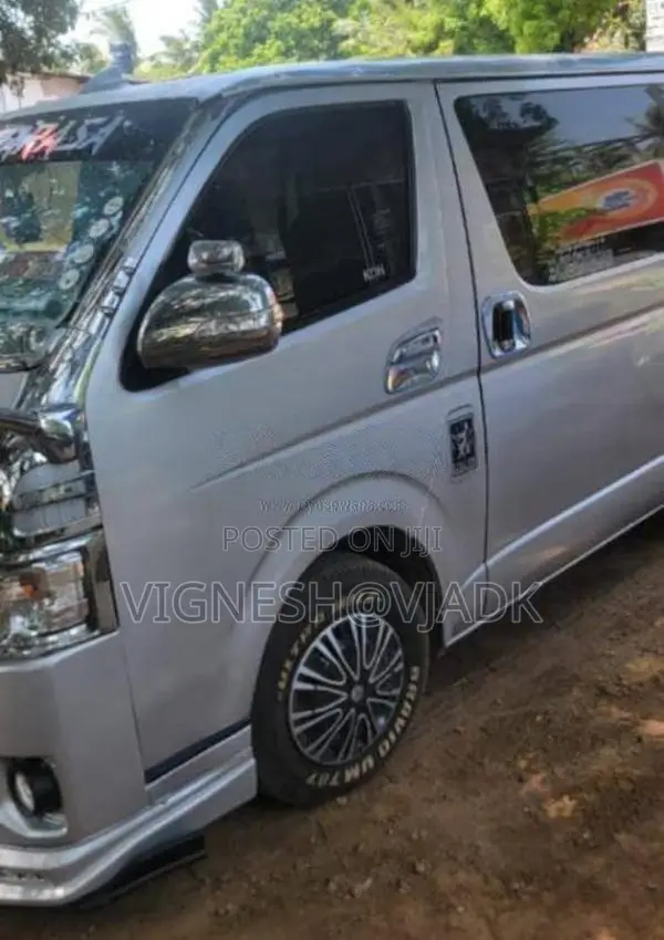 Toyota TRH200 2012 Van (Used)