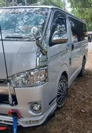 Toyota TRH200 2012 Van (Used)