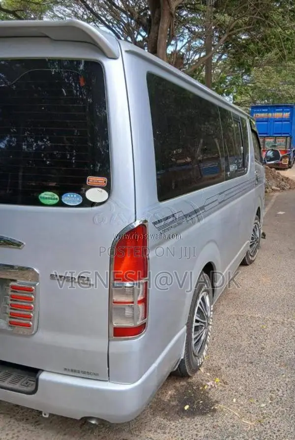 Toyota TRH200 2012 Van (Used)
