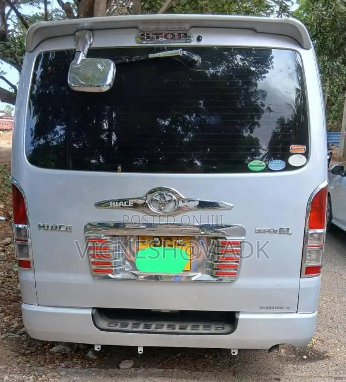 Toyota TRH200 2012 Van (Used)