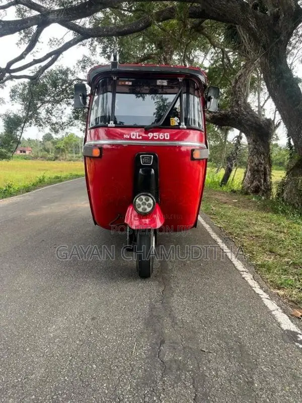 Bajaj 4 Stroke 2007 Three Wheel (Used)