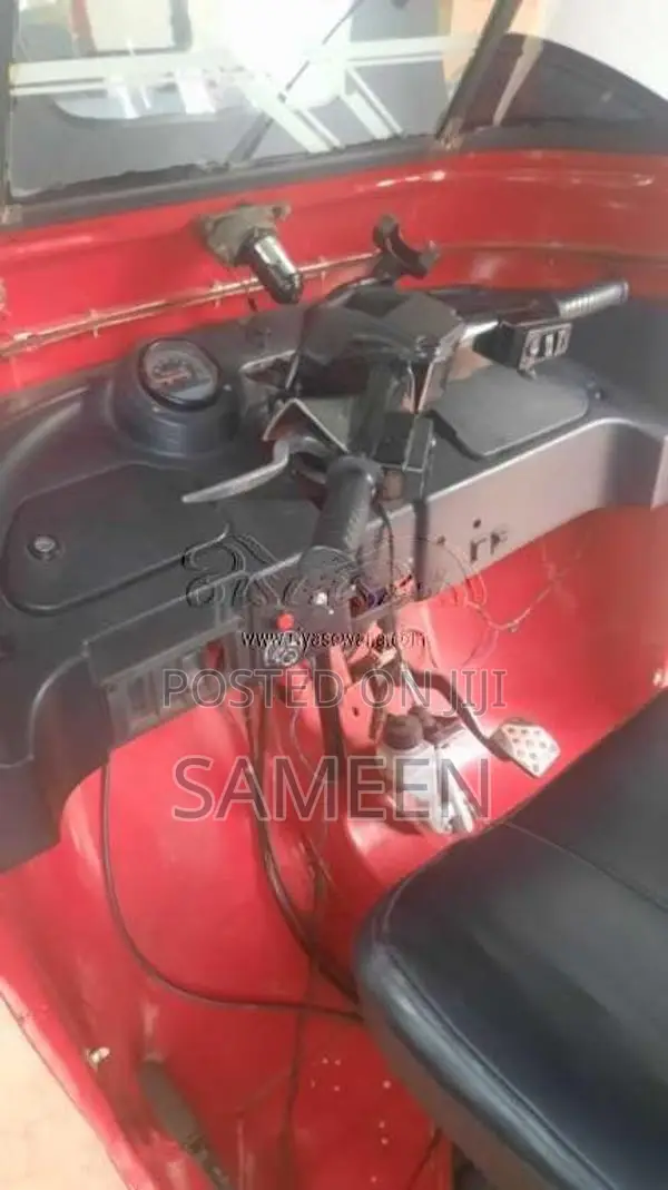 Bajaj 4 Stroke 2010 Three Wheel (Used)