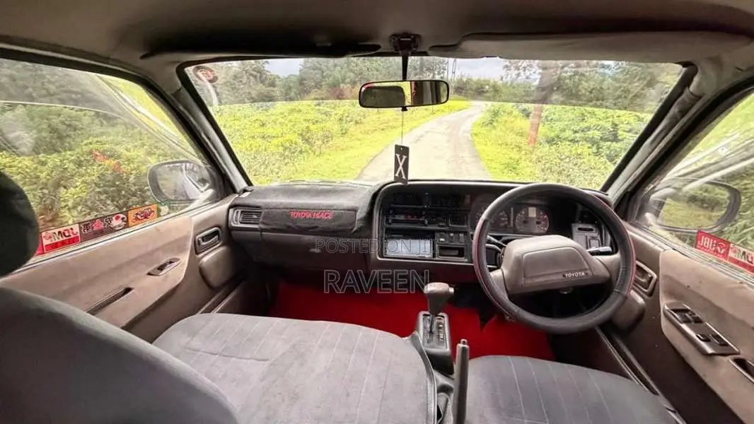 Toyota HIACE Dolphin LH113 1993 Van (Used)
