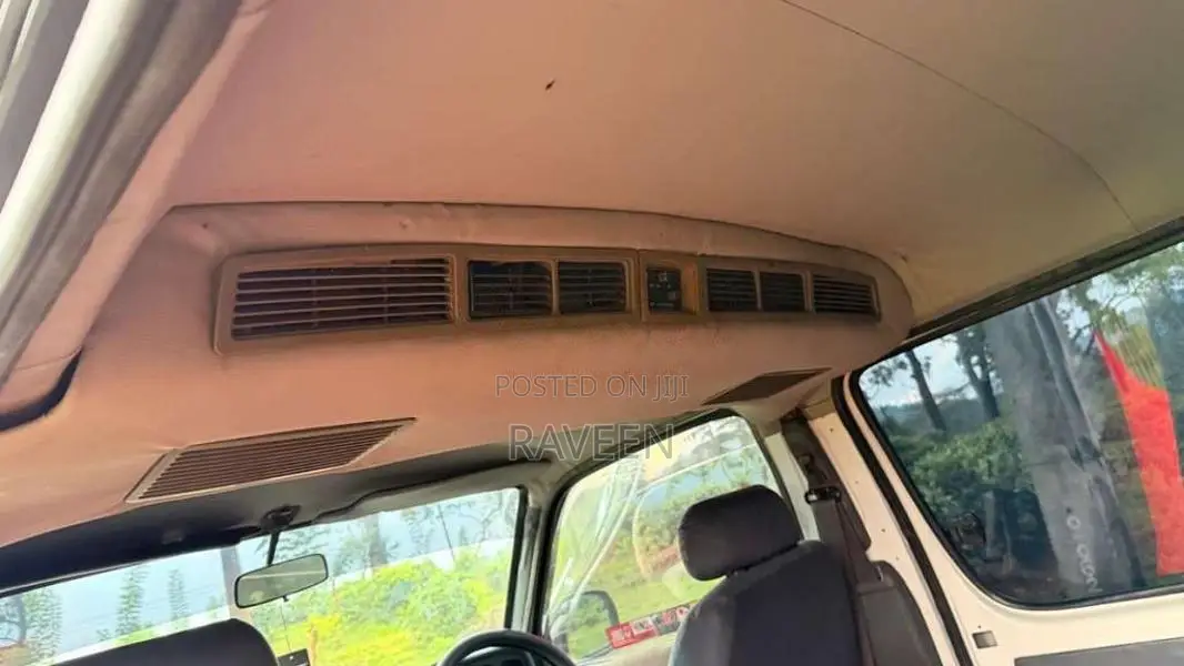 Toyota HIACE Dolphin LH113 1993 Van (Used)