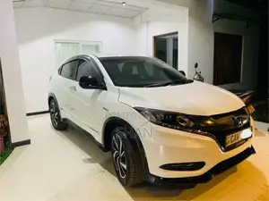 Honda Vezel Rs Sensing 2017 SUV (Used)