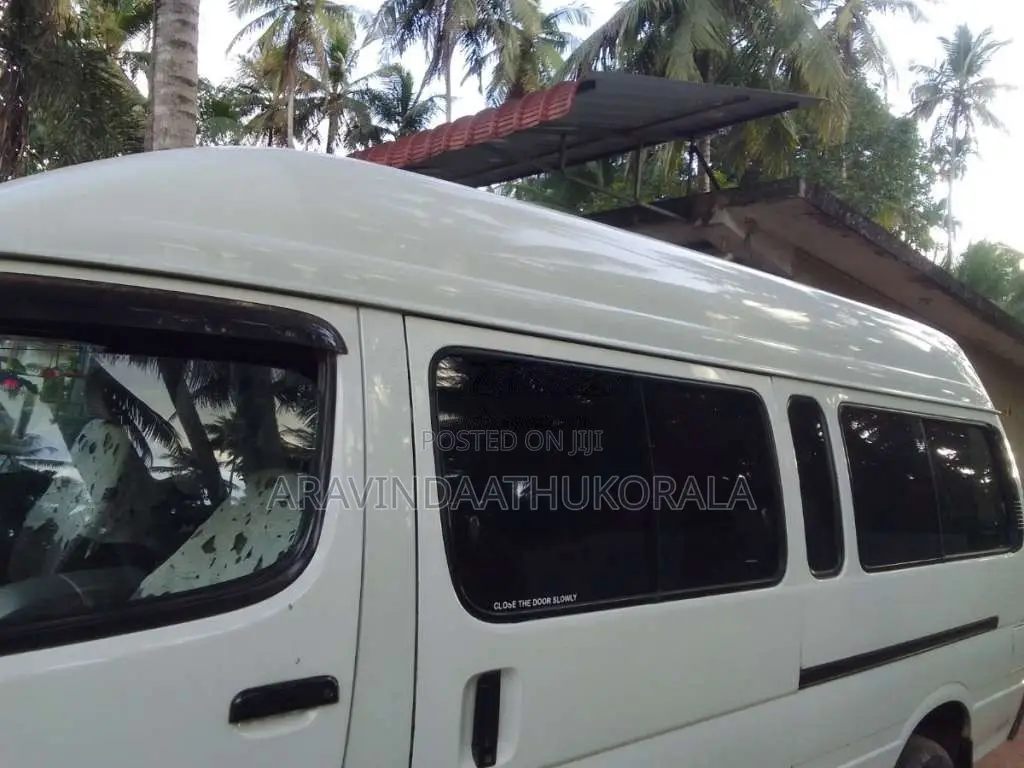 Toyota Dolphin 2003 Van (Used)
