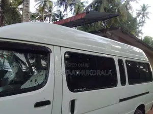 Toyota Dolphin 2003 Van (Used)