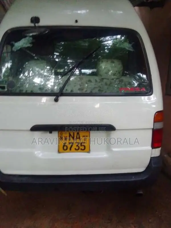 Toyota Dolphin 2003 Van (Used)
