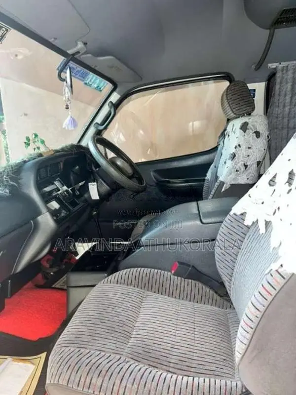 Toyota Dolphin 2003 Van (Used)