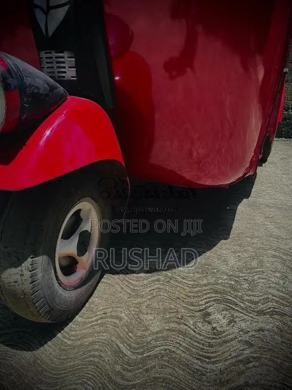 Bajaj 2 Stroke 2005 Three Wheel (Used)