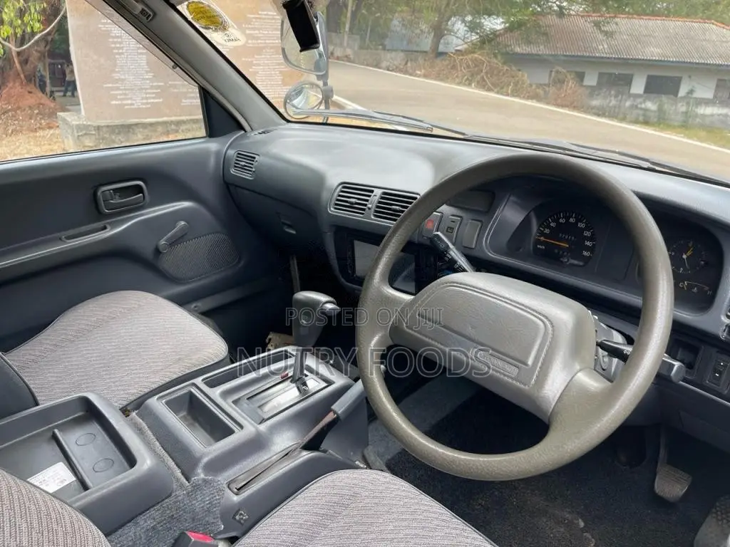 Toyota CR27 1994 Van (Used)