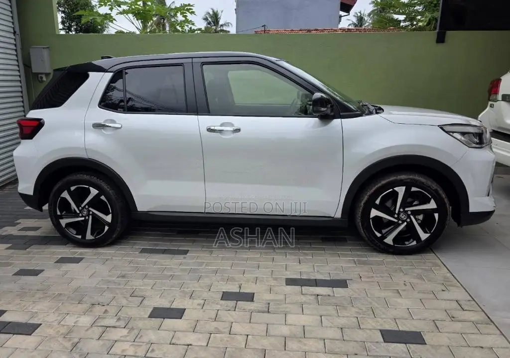 Toyota Raize Hybrid 2025 SUV (Used)