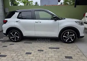 Toyota Raize Hybrid 2025 SUV (Used)