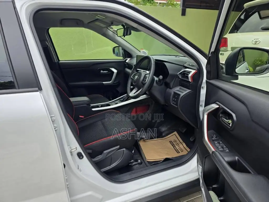 Toyota Raize Hybrid 2025 SUV (Used)