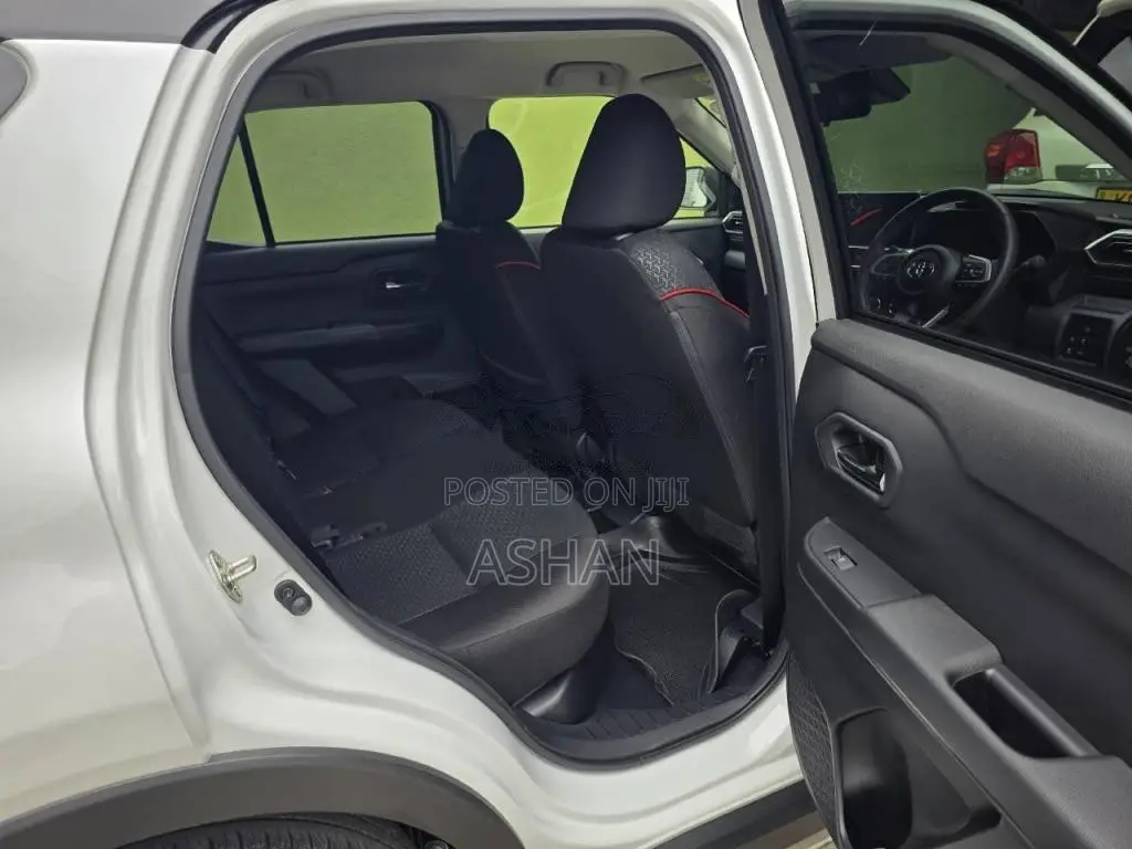Toyota Raize Hybrid 2025 SUV (Used)