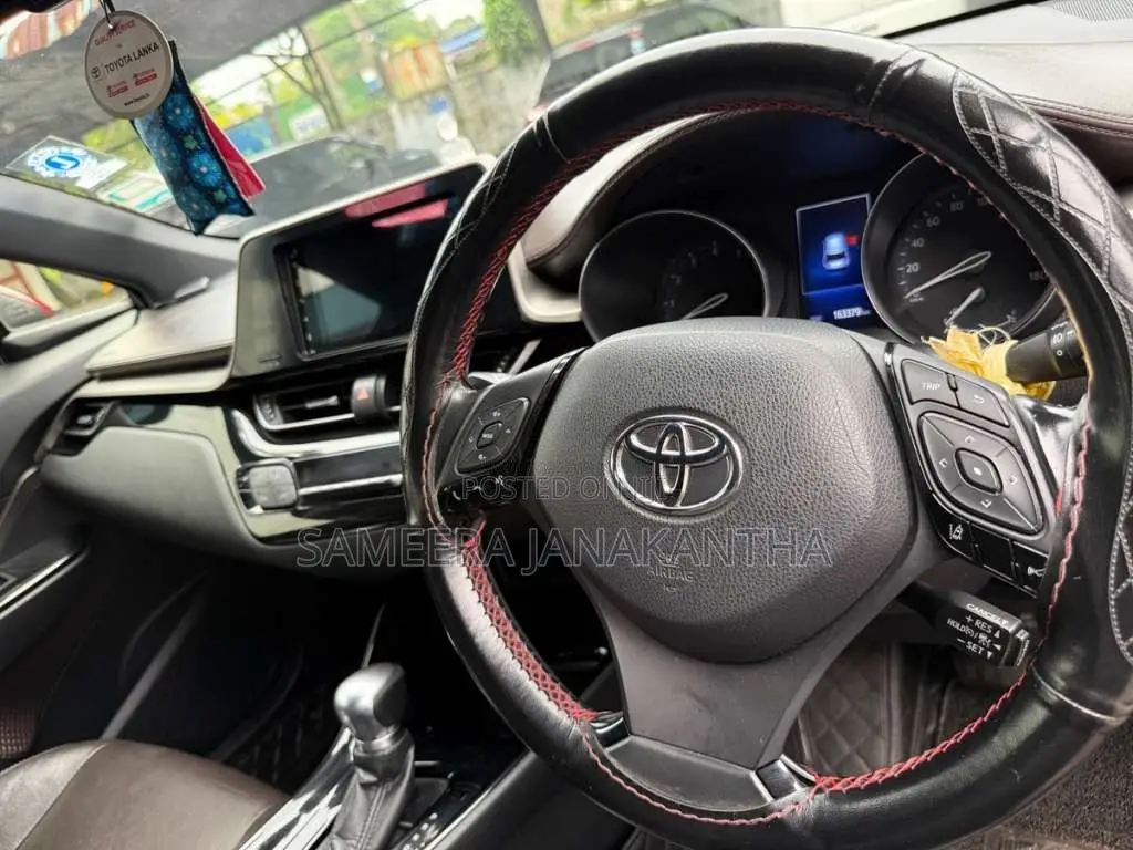 Toyota CHR 2017 SUV (Used)